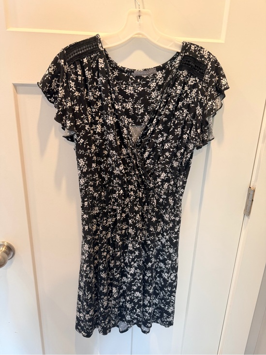 Loveappella Dresses & Skirts - Loveappella Black White Floral Wrap Dress Flutter Sleeve Lace Trim Large petite